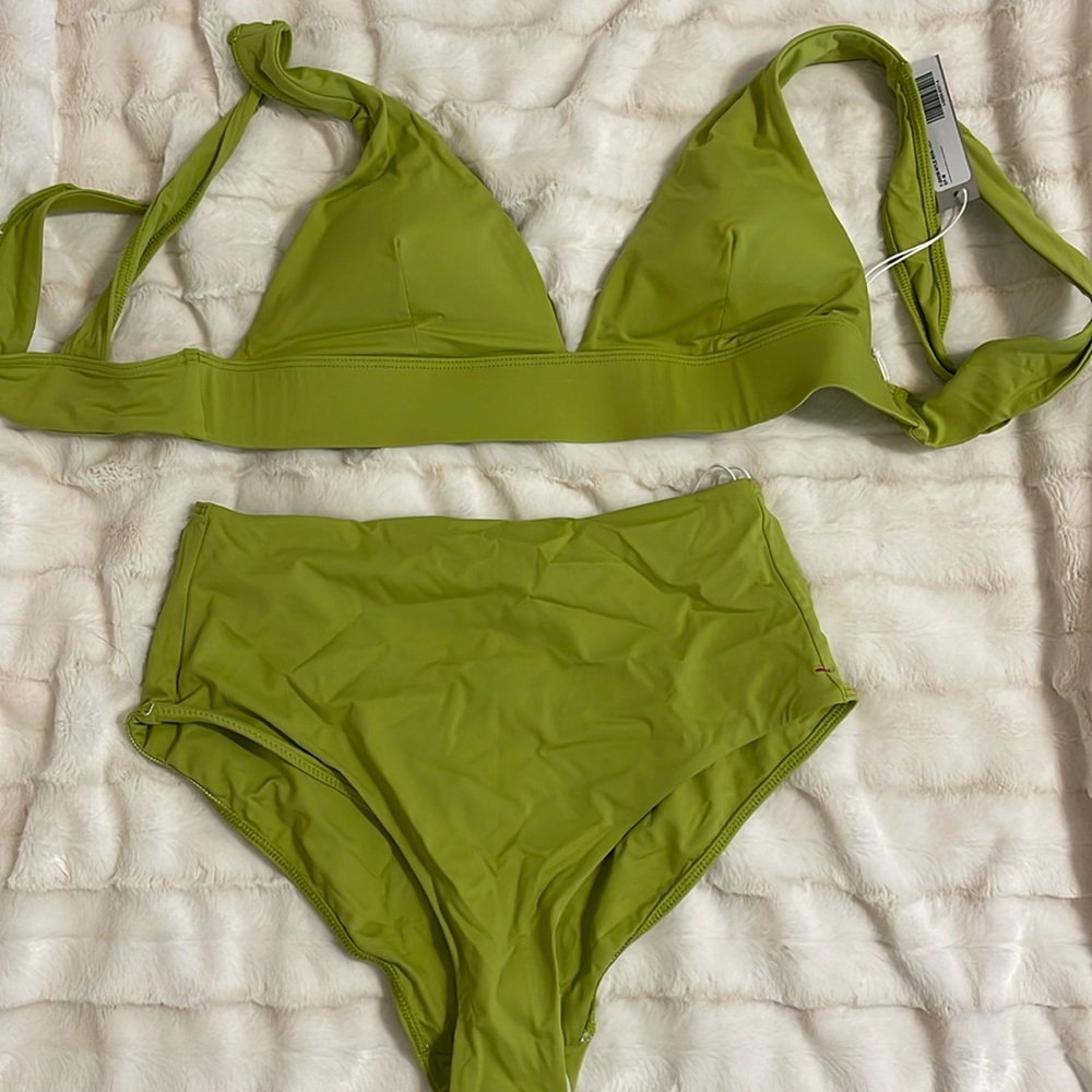 Everlane The Triangle Bikini M Top and S Bottom Bikini Set In green. New